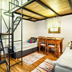 Apartament Rodzinna Przestrzeń Dla 8 Osób 2 Z łazienką I Mini Aneksem, Warszawa